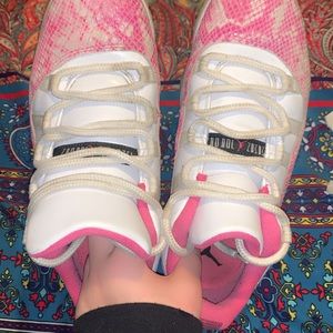 COPY - jordan 11 retro low snakeskins pink